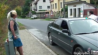 Elderly granny gets picked up and fucked