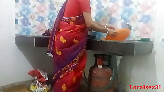 Desi Bengali desi Village Indian Bhabi Kitchen Sex In Overheated Saree ( Official Video Hard by Localsex31)